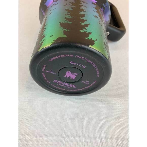 Pre-Owned Stanley Tumbler 40oz, Black with Mountain Design - Picture 5 of 6